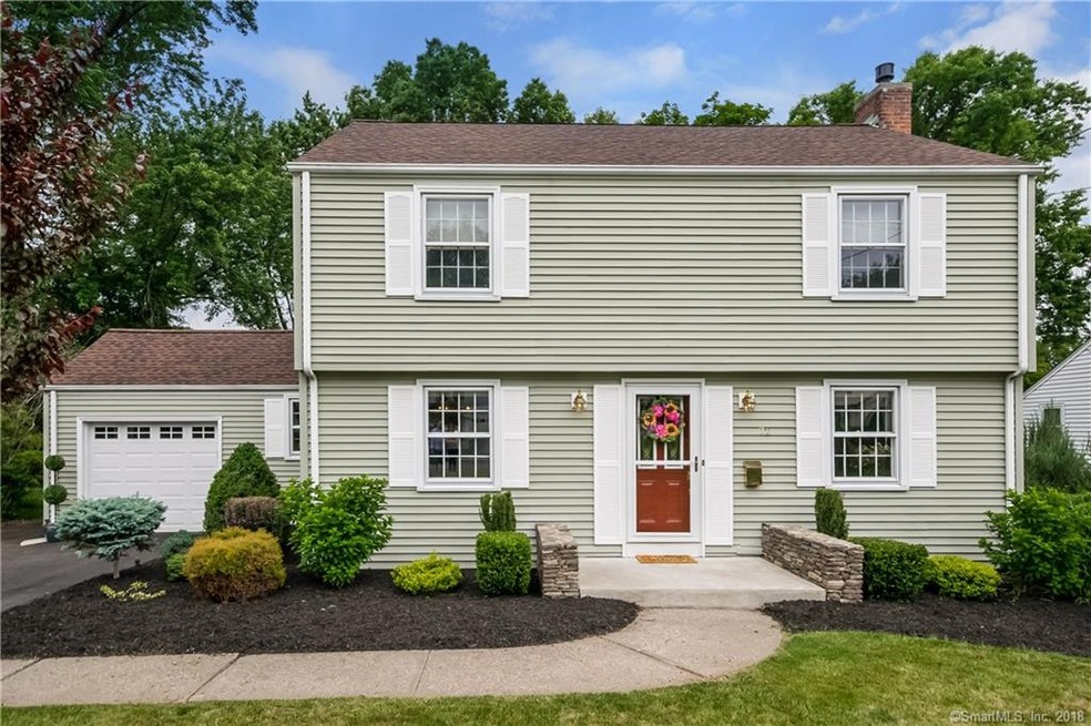 Welcome to 72 Glenbrook Road, the perfect location