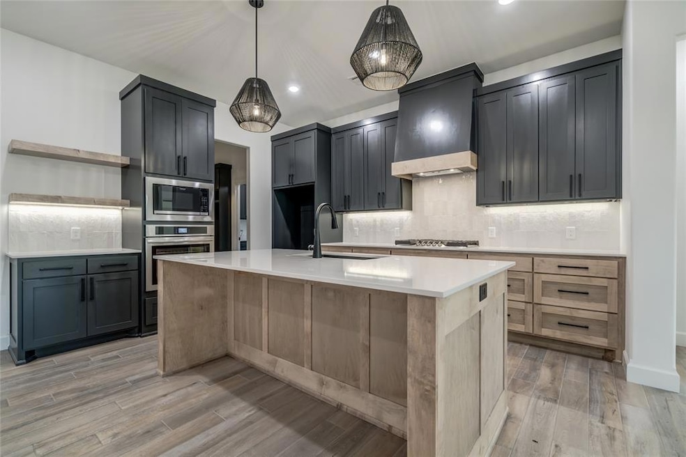 10401 Two Lakes Dr, Yukon, OK 73099 - photo 1