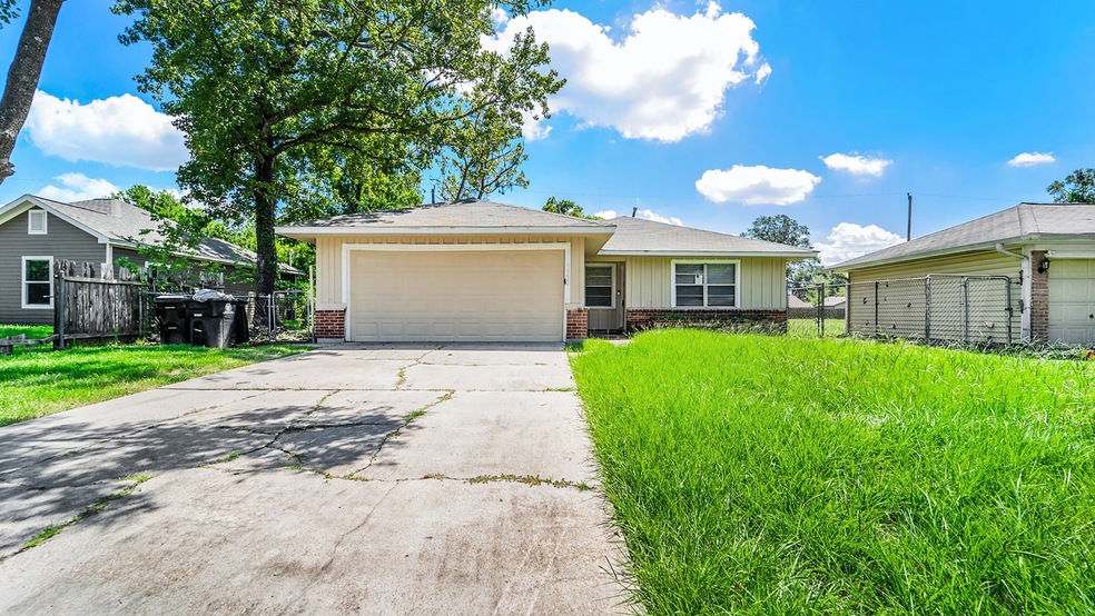 9930 Cheeves Dr, Houston, TX 77016 - photo 1