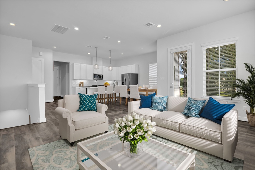 5728 White Magnolia St, Houston, TX 77091 - photo 1