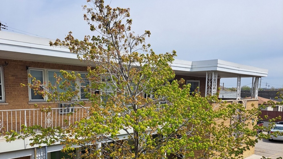 4751 25th Ave unit 7, Schiller Park, IL 60176 - photo 1