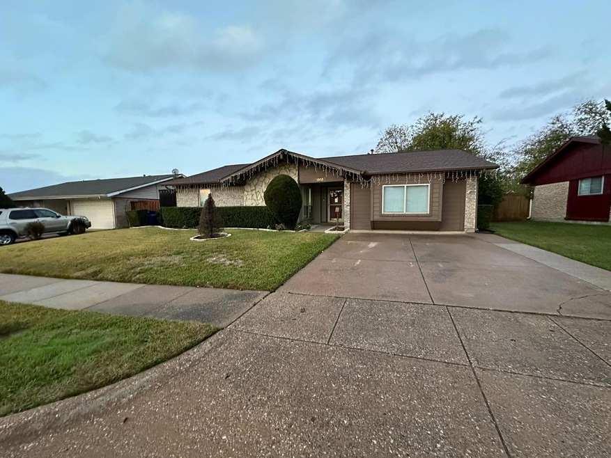 Ranch-style house with a front lawn