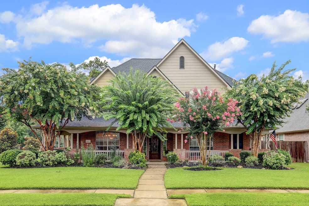 Stunning Trendmaker home in one of the most coveted sections of Coles Crossing! A short walk to Sampson Elementary or the hike and bike trails, this gorgeous home is situated on an expansive corner lot with a detached garage.