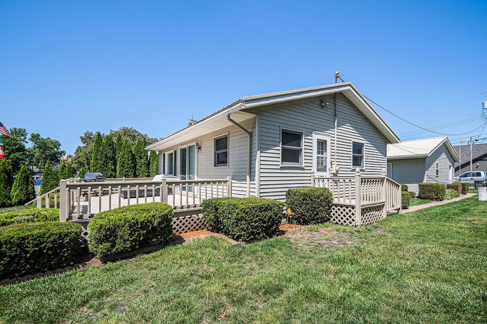 10461 Moore St, Syracuse, IN 46567 - photo 1