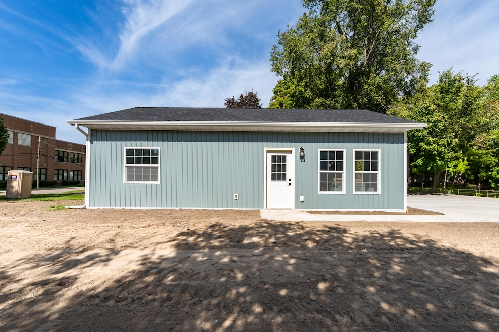 303 Middle St, Three Rivers, MI 49093 - photo 1
