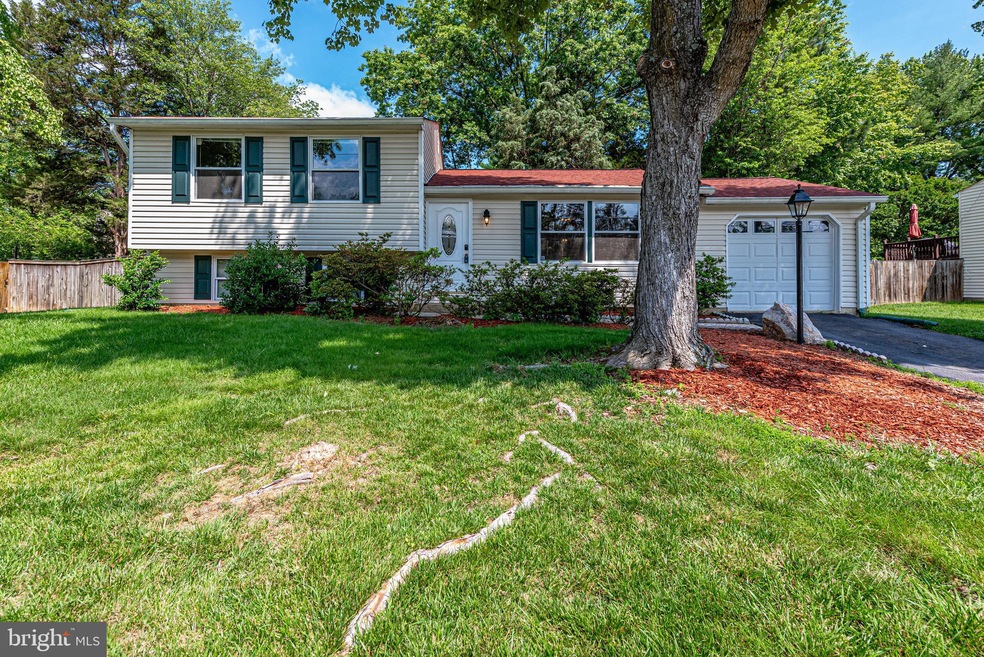 9208 Burke Rd, Burke, VA 22015 - photo 1