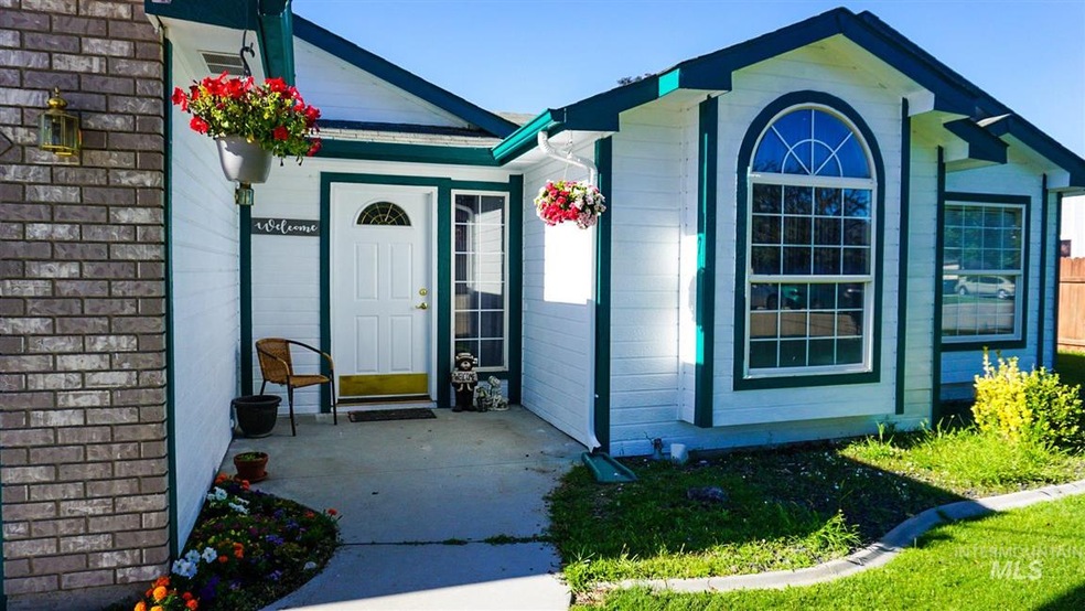 930 W Edwards Ave, Nampa, ID 83686 - photo 1