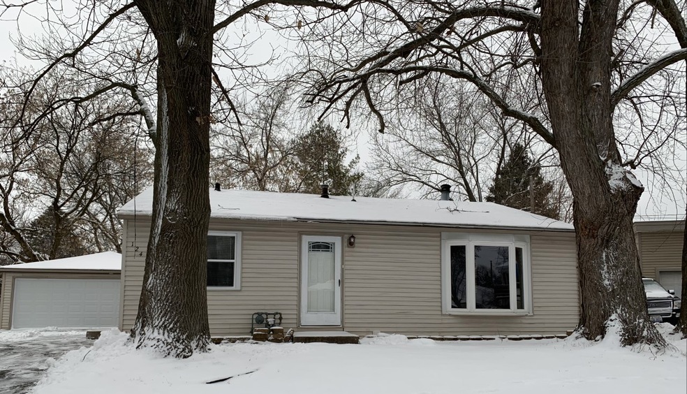 124 Ensenada Ct, Carpentersville, IL 60110 - photo 1