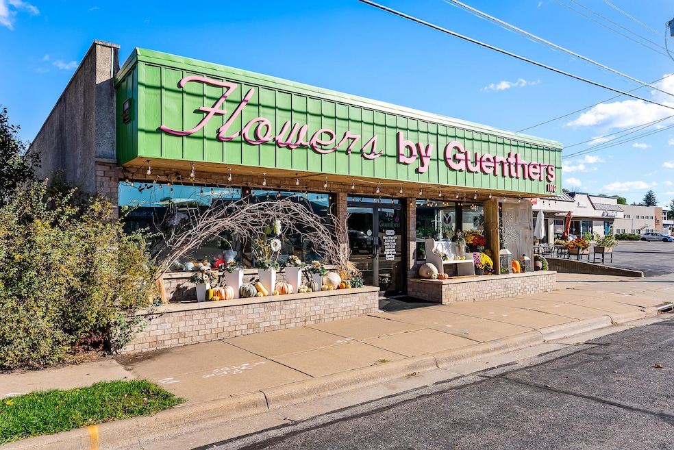 310 Sand Lake Rd, Onalaska, WI 54650 - photo 1