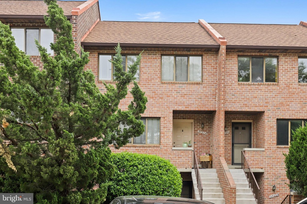 3727A Madison Ln, Falls Church, VA 22041 - photo 1