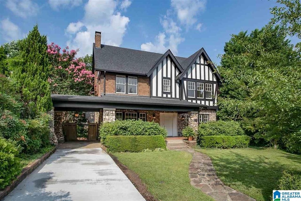 Surrounded by established landscape on popular Lin