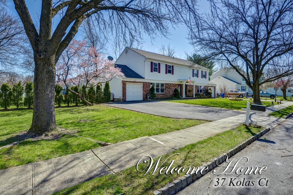 37 Kolas Ct Middletown NJ-large-001-1-Fr