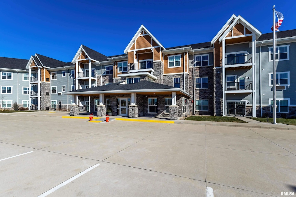 2592 Middle Rd unit 219, Bettendorf, IA 52722 - photo 1