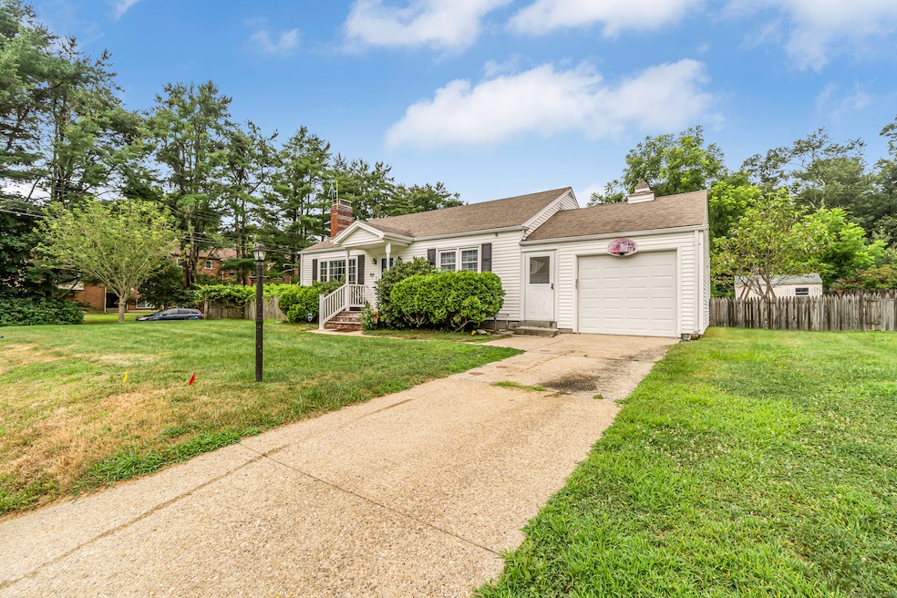 4 Curtis St, Norwich, CT 06360 - photo 1