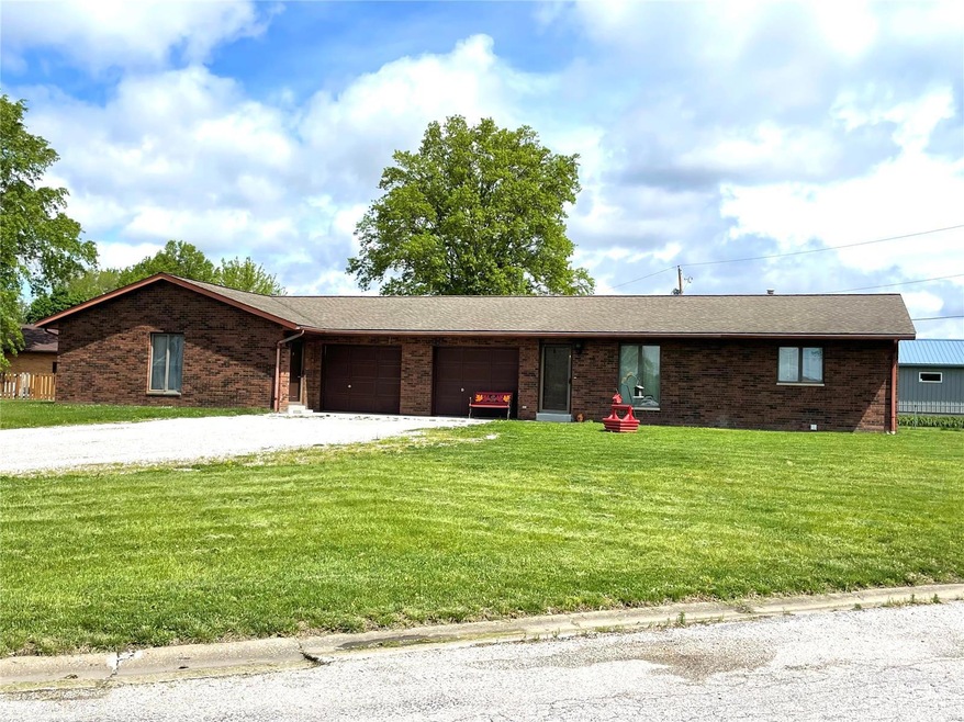 509 Draco Dr, Freeburg, IL 62243 - photo 1