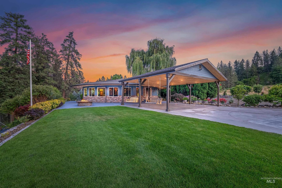 For Sale $1,089,000