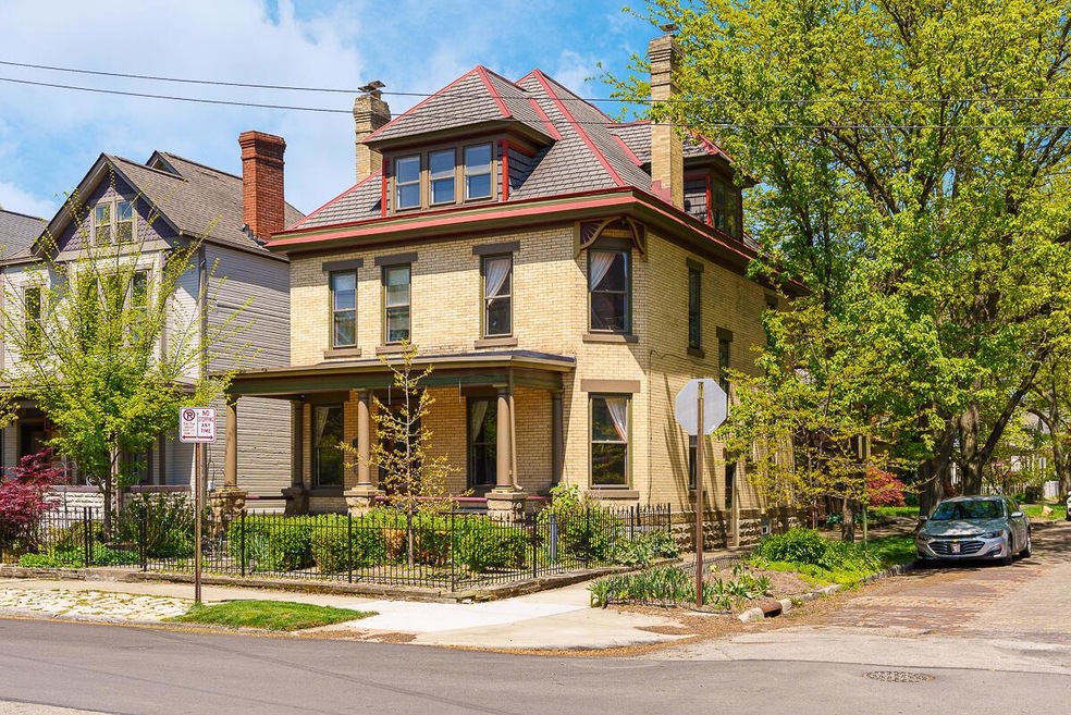 328 W 4th Ave