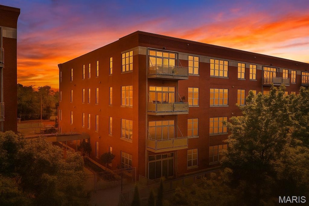 6350 Clayton Rd unit 103, Saint Louis, MO 63117 - photo 1