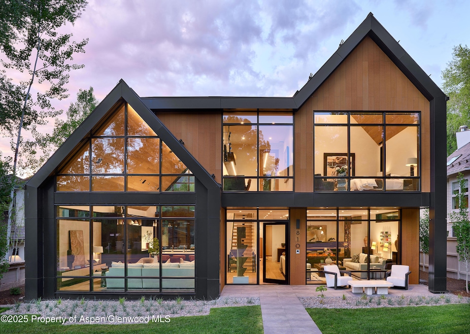 810_W_Smuggler_48_WEB