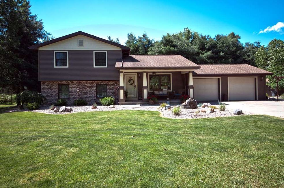 Impeccably Updated & Spotless Home Situated in Par