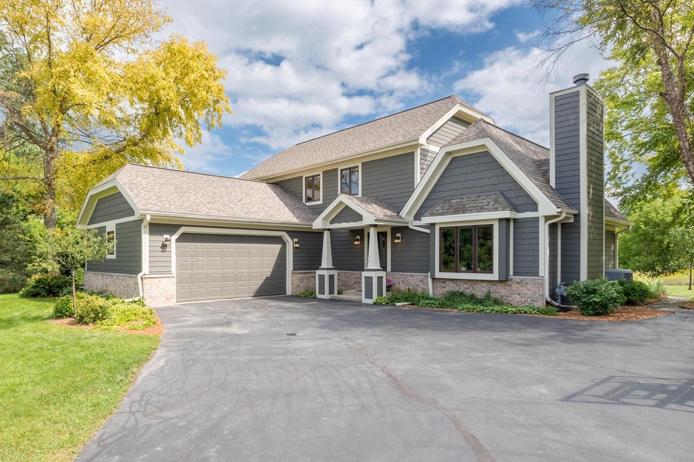 Exterior_N4W3157 Twin Oaks Dr (1)
