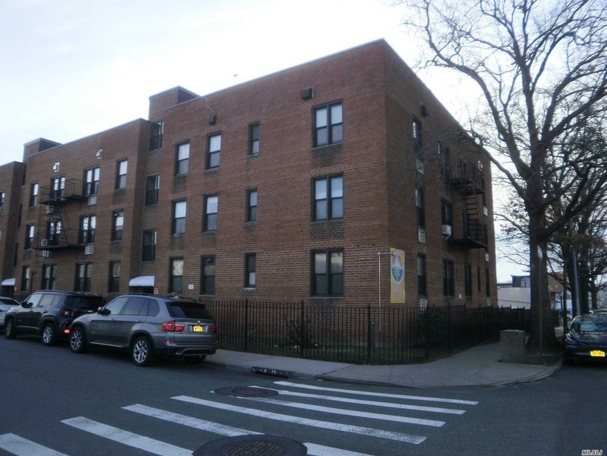 18212 Horace Harding Expy unit 3L, Fresh Meadows, NY 11365 - photo 1