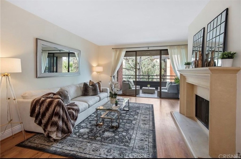 4792 Park Encino Ln unit 102, Encino, CA 91436 - photo 1