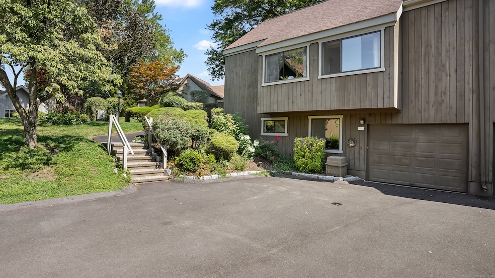 383 Sequoia Ln unit A, Stratford, CT 06614 - photo 1