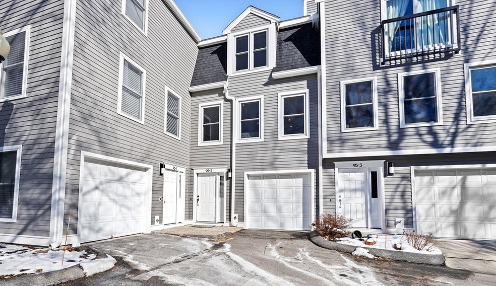 95 Anderer Ln unit 2, West Roxbury, MA 02132 - photo 1