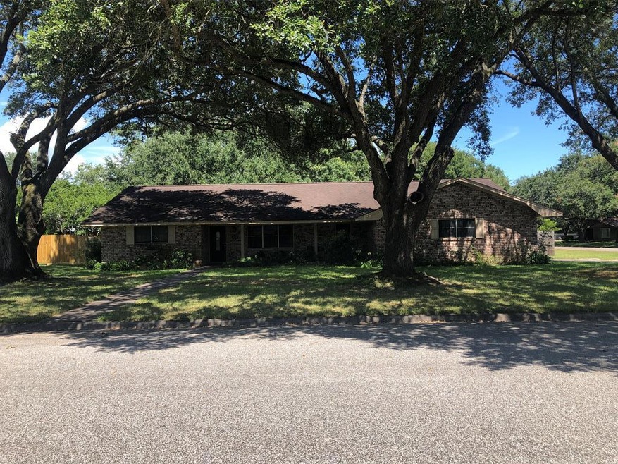 1925 Nancy Ave, Bay City, TX 77414 - photo 1