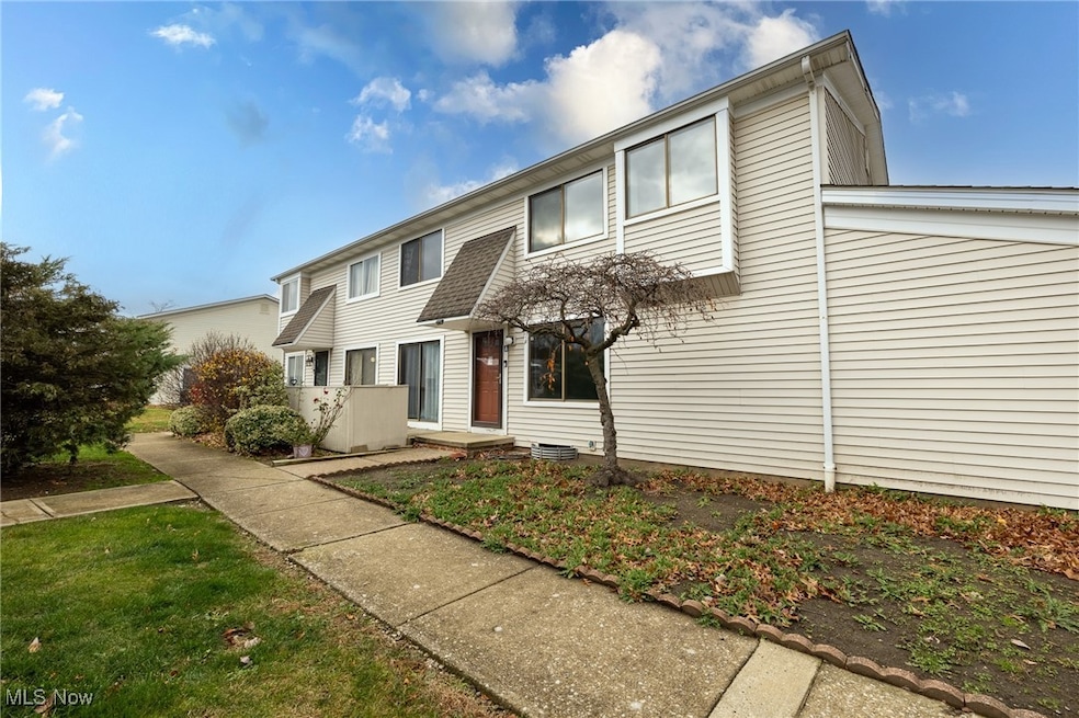 5520 Bretton Ct unit A, Willoughby, OH 44094 - photo 1