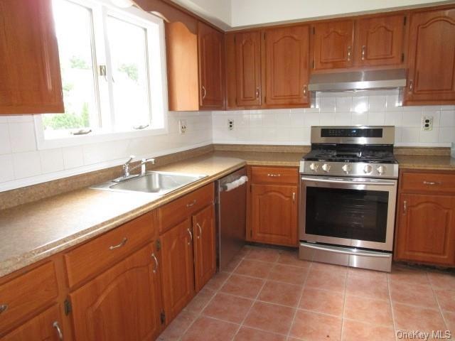 18 Albacon Rd, Nanuet, NY 10954 - photo 1