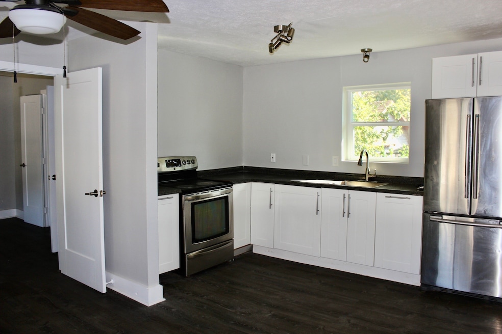 6832 Avenue I unit B, Houston, TX 77011 - photo 1