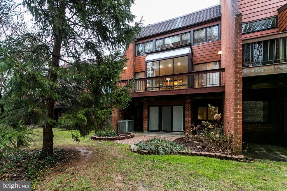 8 Malibu Ct, Towson, MD 21204 - photo 1