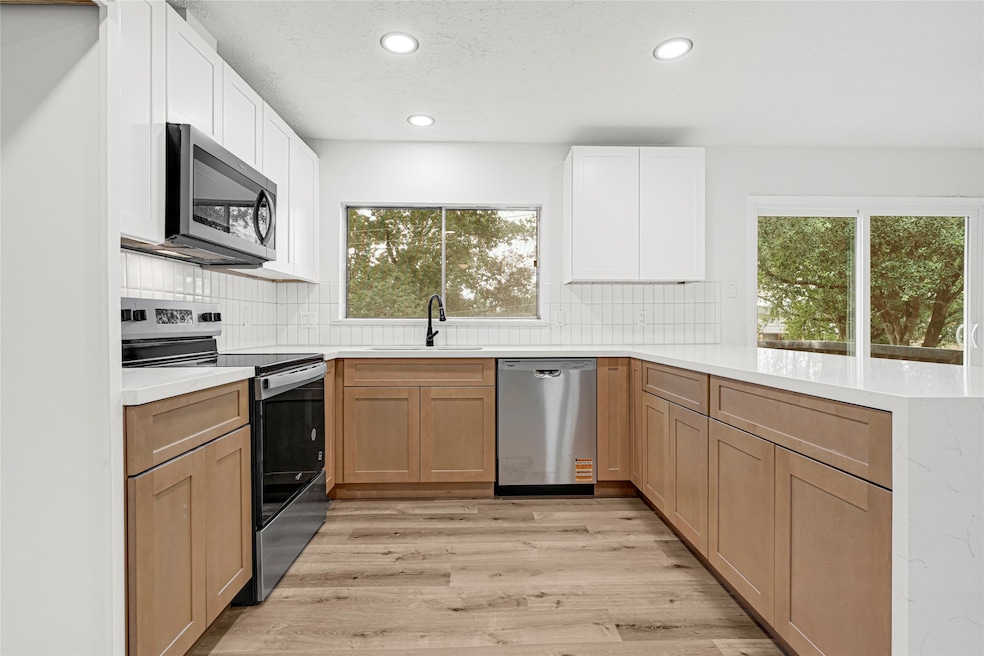 15231 Silverman St, Webster, TX 77598 - photo 1