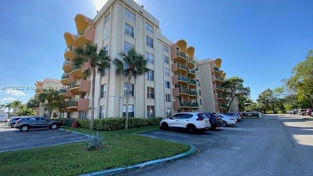 9360 Fontainebleau Blvd unit 611, Miami, FL 33172 - photo 1