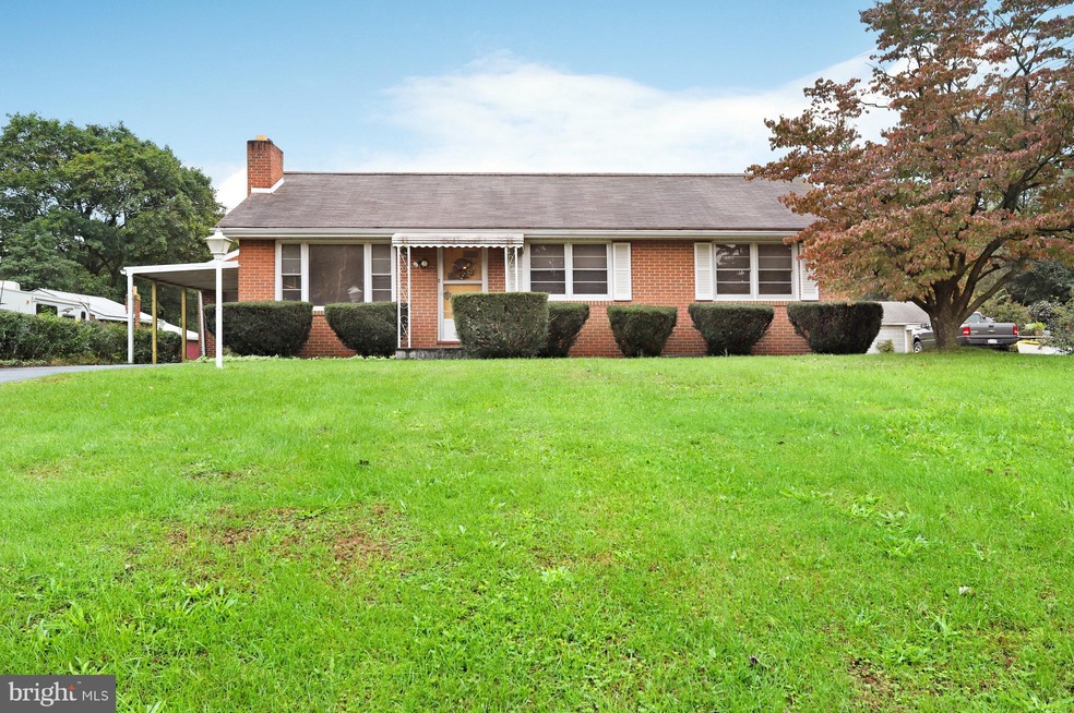 17537 Woodlawn Dr, Hagerstown, MD 21740 - photo 1