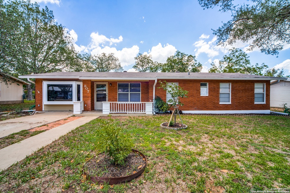 807 N Edison St, Fredericksburg, TX 78624 - photo 1