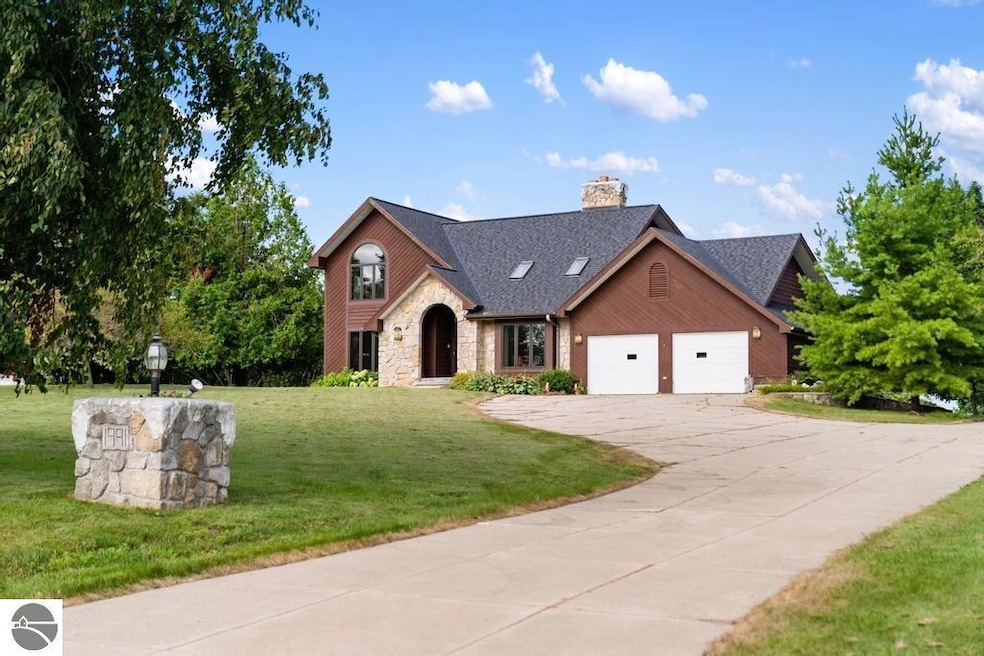 5939 Barnard Rd, Charlevoix, MI 49720 - photo 1