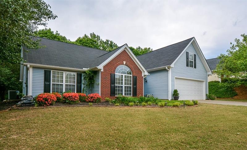 4299 Duncan Ives Dr, Buford, GA 30519 - photo 1