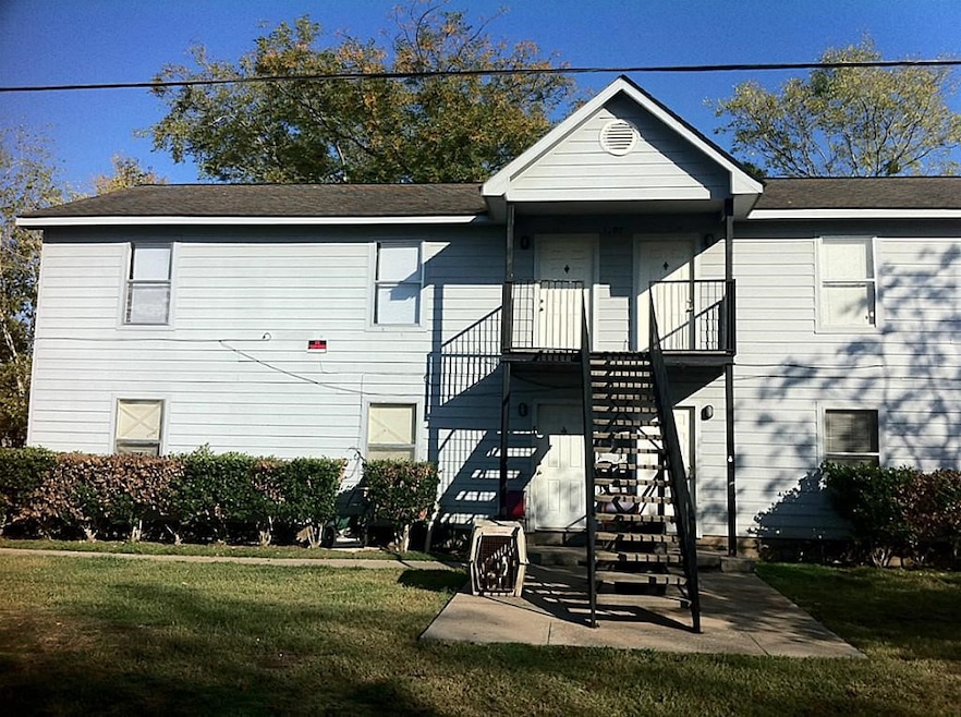 1907 Avenue C unit 4, Rosenberg, TX 77471 - photo 1