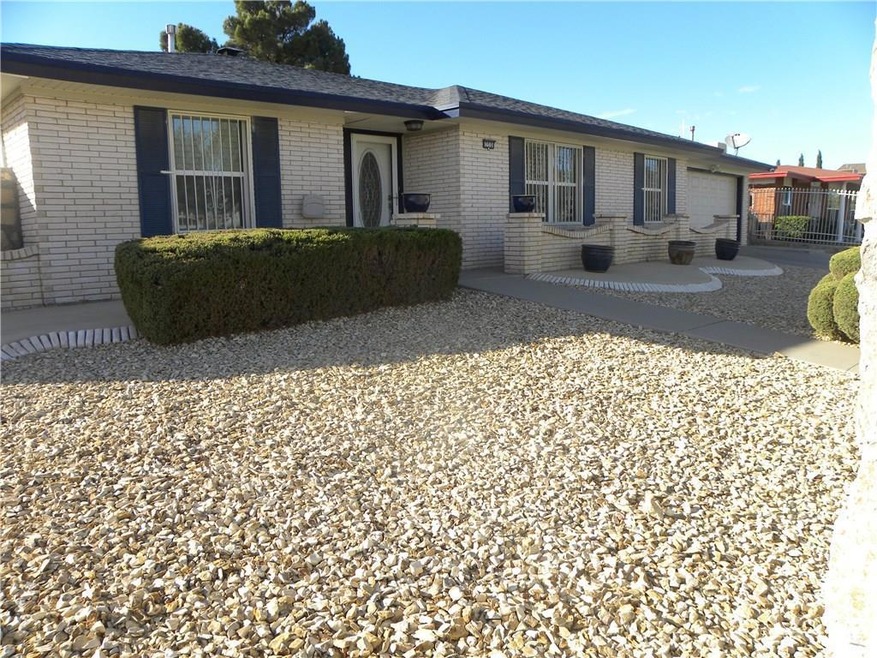 1601 Vista Real Dr, El Paso, TX 79935 - photo 1