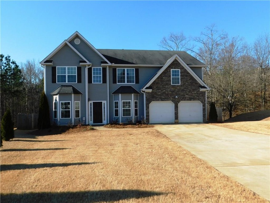 Front view with a level front yard