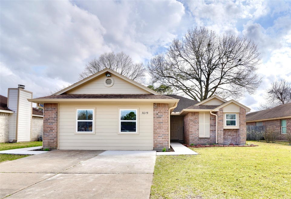 7015 Feather Creek Dr, Houston, TX 77086 - photo 1