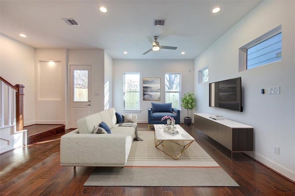 847 Rachel St unit E, Houston, TX 77091 - photo 1