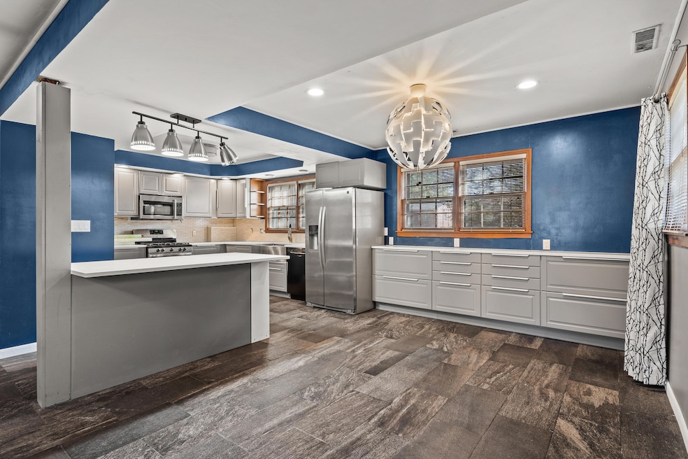 213 Longfellow Ln, Columbia, MO 65203 - photo 1