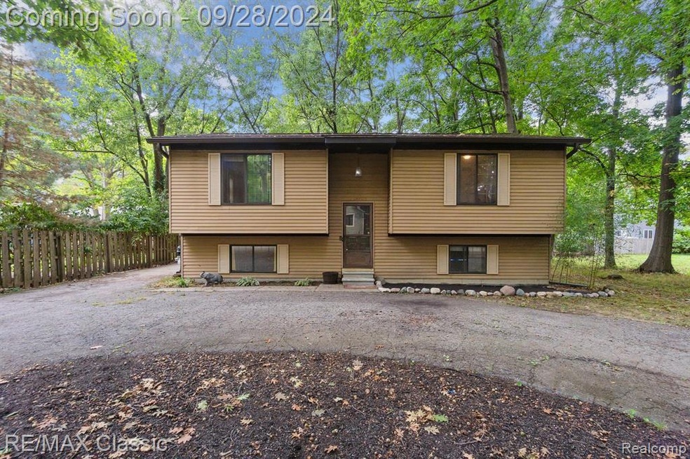 3748 Sancroft Ave, West Bloomfield, MI 48324 - photo 1