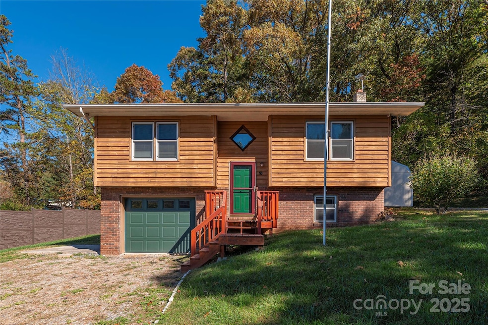 29 Arrowhead St, Clyde, NC 28721 - photo 1