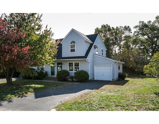 107 Glenmore St, Springfield, MA 01129 - photo 1