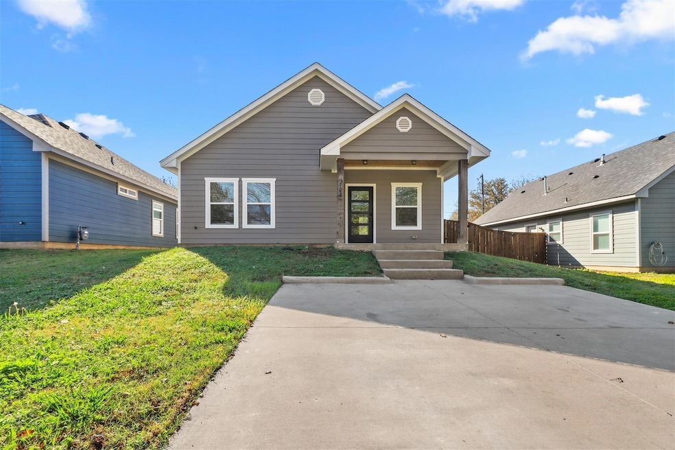 124 E Day St, Denison, TX 75021 - photo 1